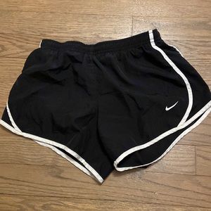 girls medium nike shorts